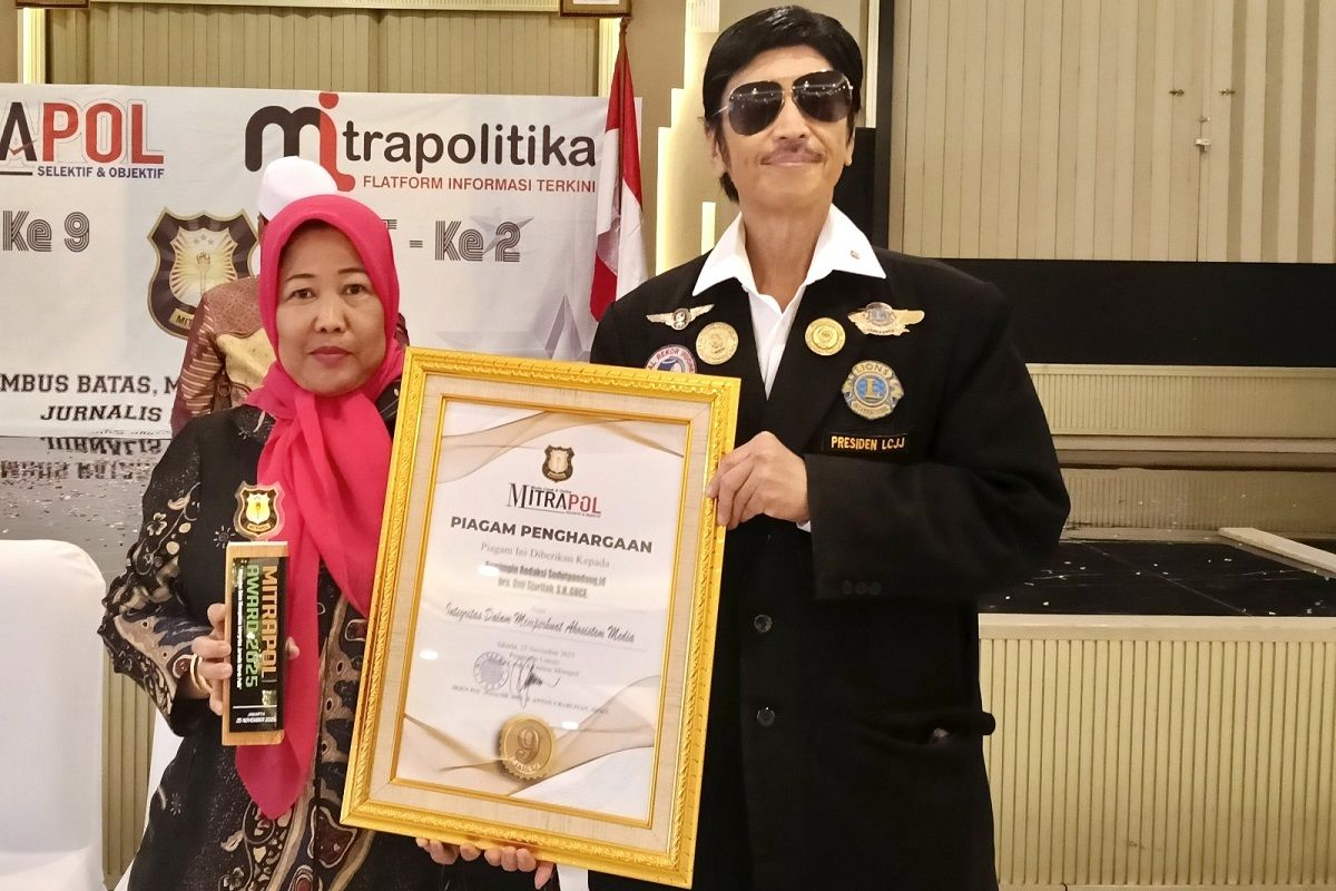 Pemred Media Sudut Pandang Umi Sjarifah terima penghargaan Mitrapol Award 2025