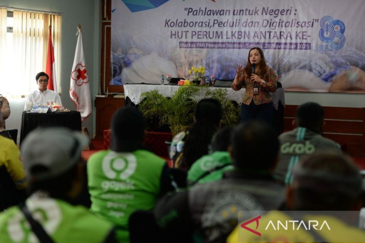 ANTARA Banten gelar edukasi digital hingga berbagi sembako ke ojol