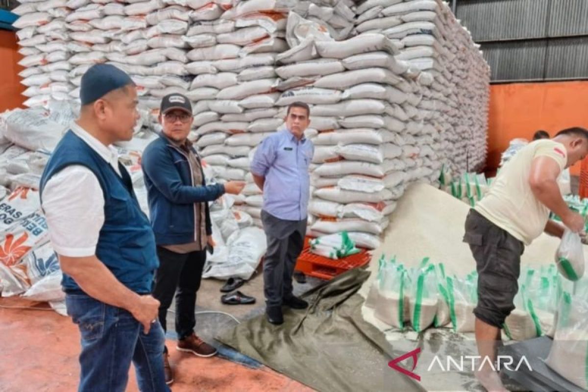 Padang Pariaman koordinasi Bulog penuhi kebutuhan pangan korban banjir