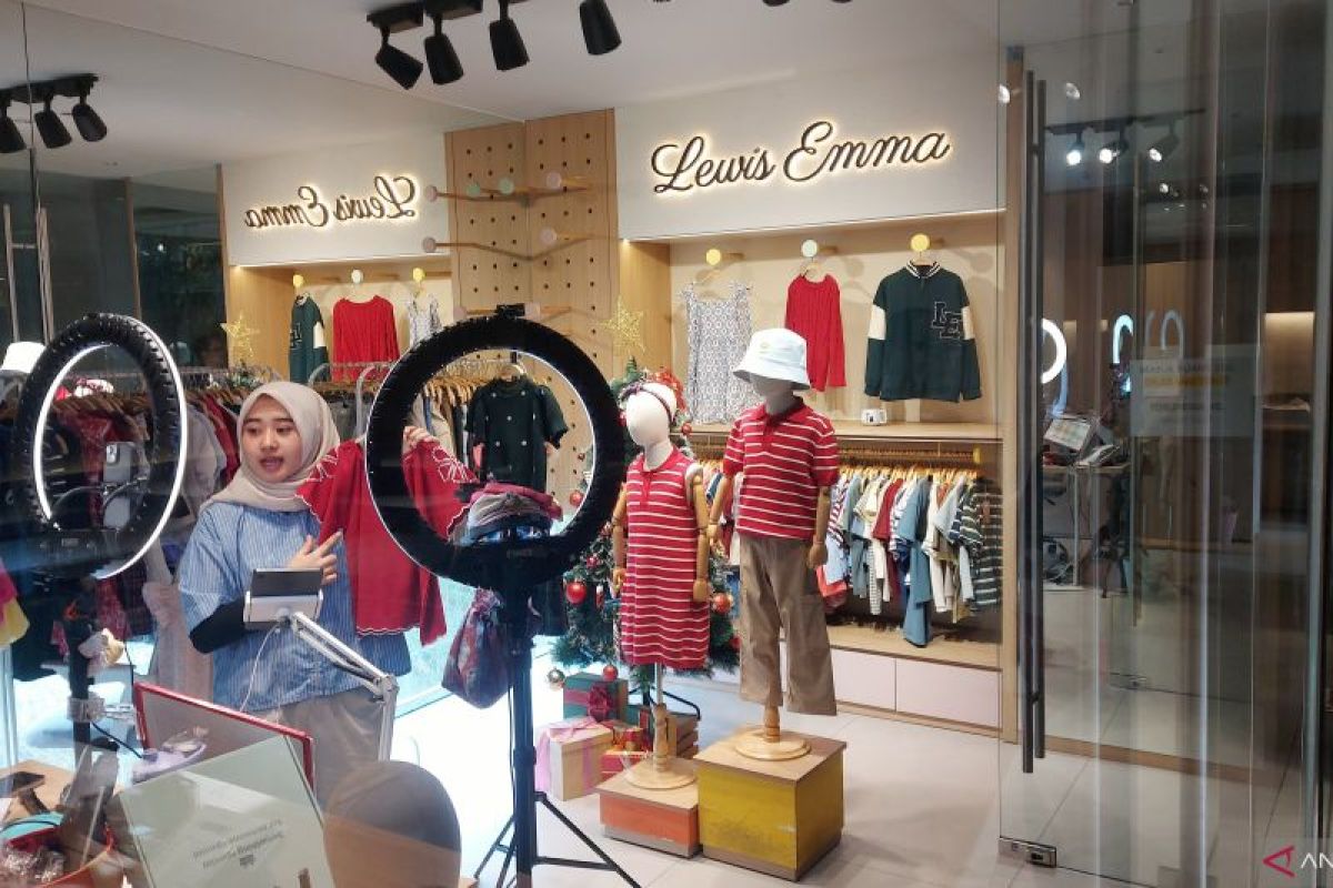 Lewis Emma manfaatkan live shopping pagi, hasilkan 40 persen GMV