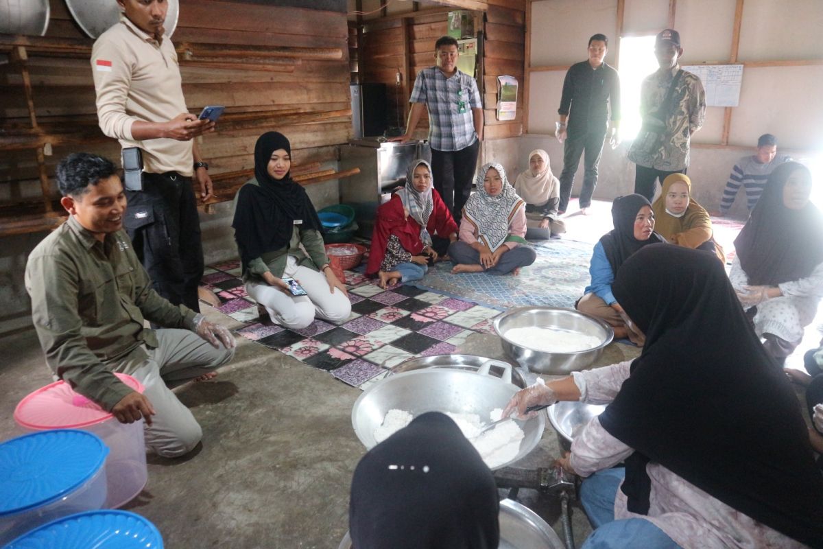 Keterampilan masyarakat pesisir di Riau ditingkatkan melalui program M4CR