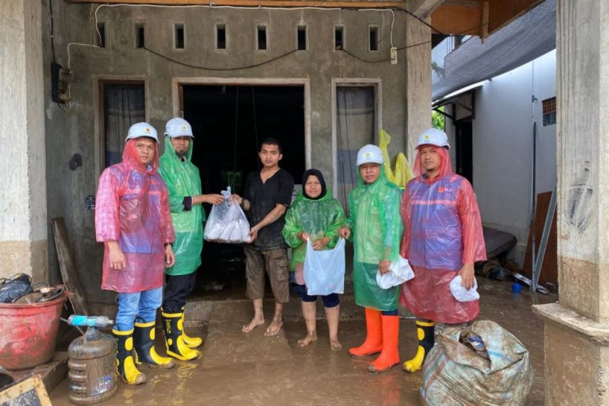 YBM PLN UP3 Padang salurkan bantuan bagi warga terdampak banjir