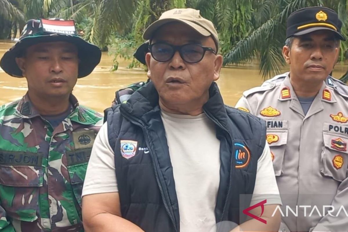 Pemkab Pasaman Barat imbau warga di Tinggam Sinuruik mengungsi pascalongsor