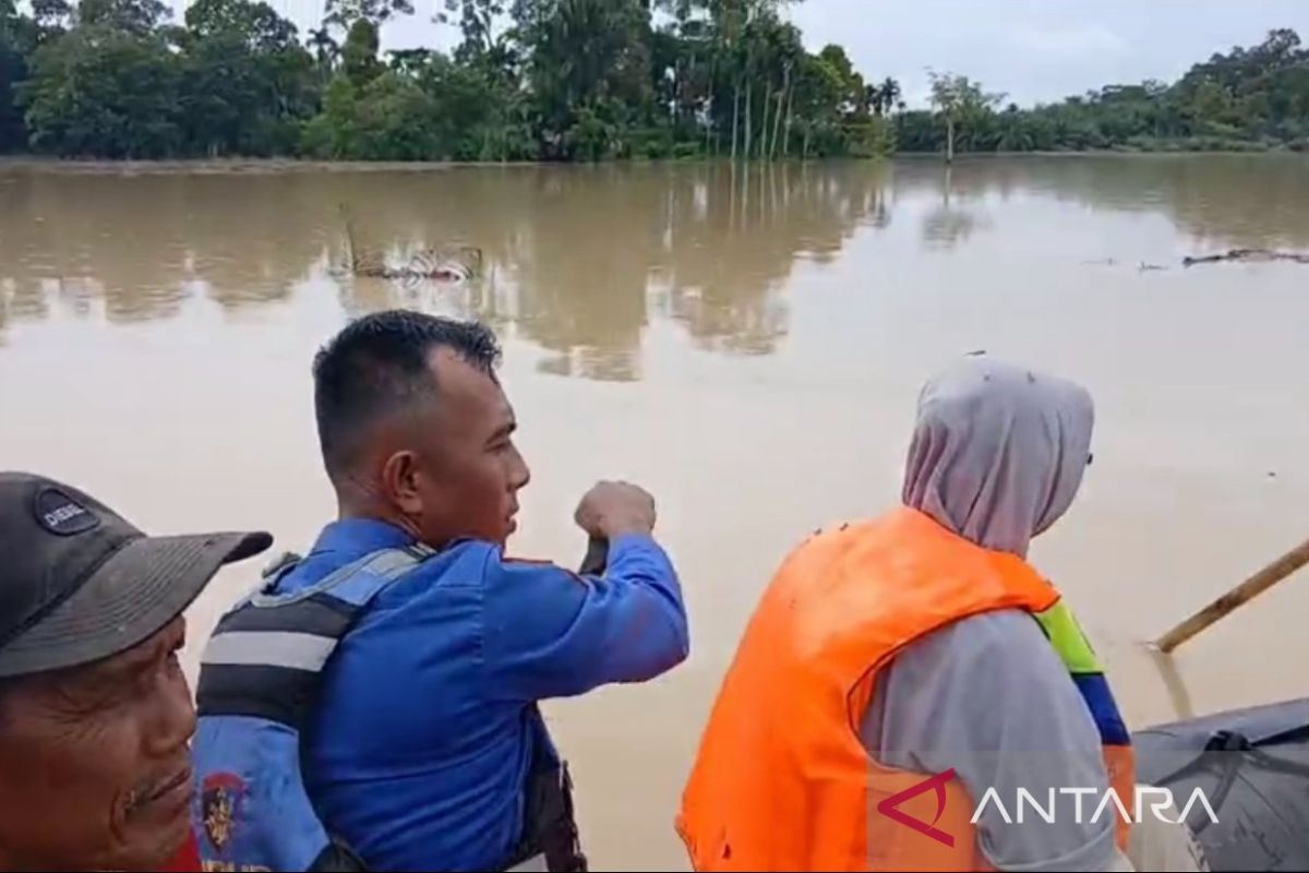 Polres Aceh Barat evakuasi lansia terkurung banjir selama dua hari
