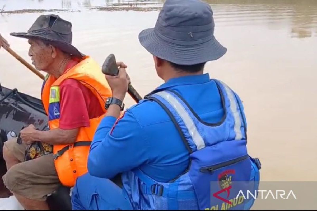 Polres Aceh Barat evakuasi lansia dua hari terkurung banjir
