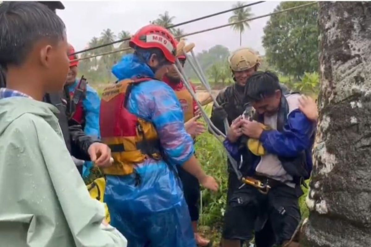 TRC Semen Padang dan tim Gabungan selamatkan tiga warga Koto Tuo Pauh dari terjangan arus Batang Kuranji