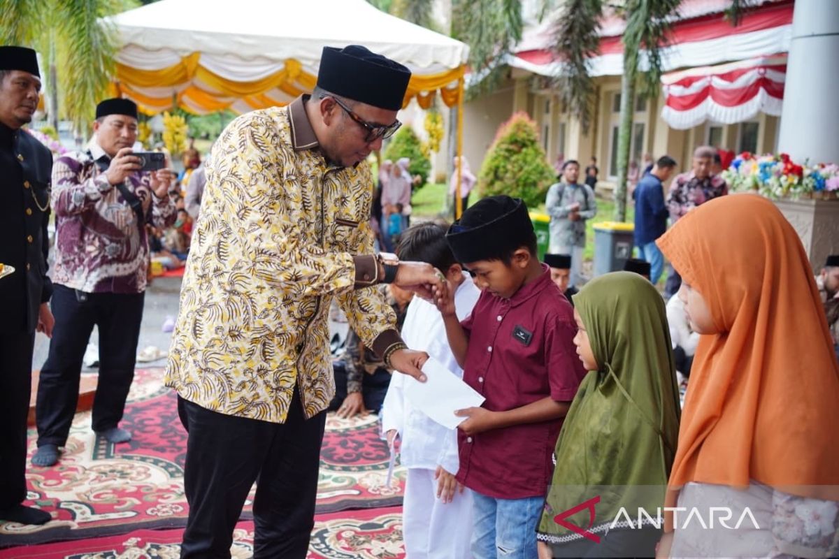 Pemkab Nagan Raya santuni 400 yatim dalam momentum maulid akbar