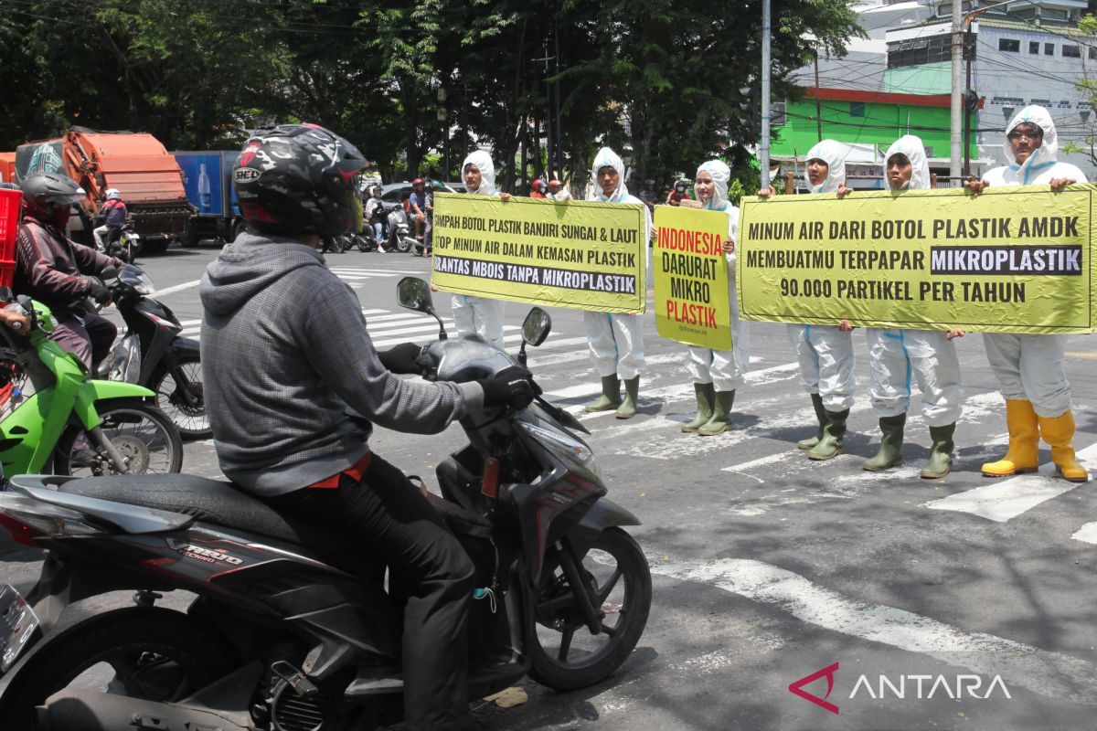 Benarkah air minum dalam kemasan lebih aman?
