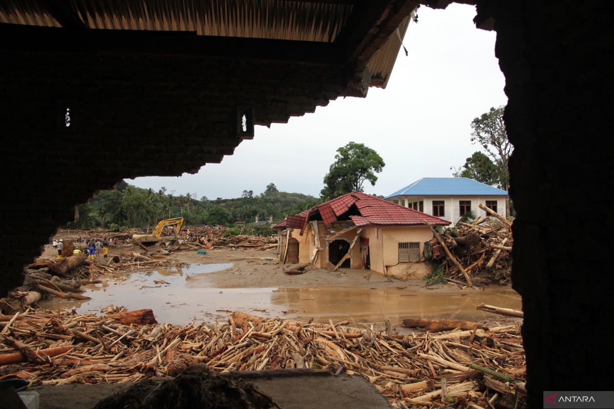 Banjir bandang terjang Tapanuli Selatan