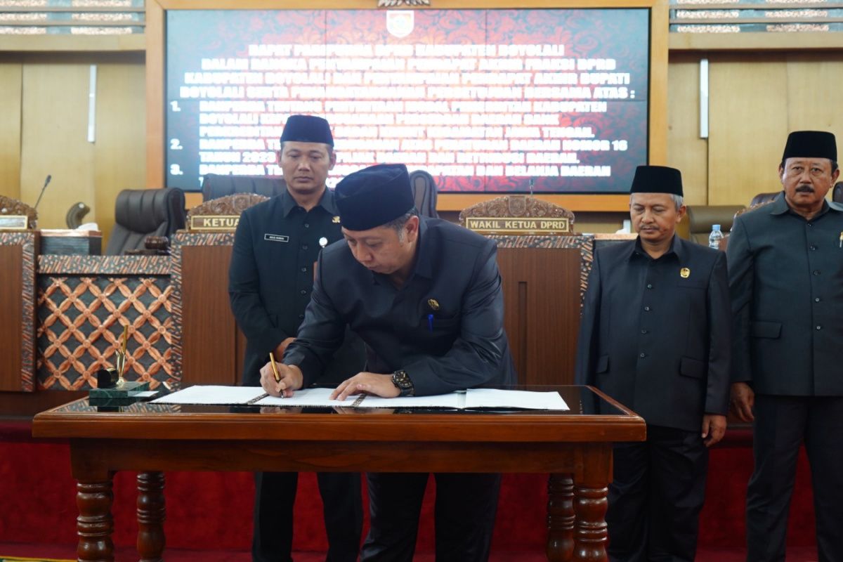 Rapat Paripurna DPRD Boyolali setujui tiga ranperda menjadi perda