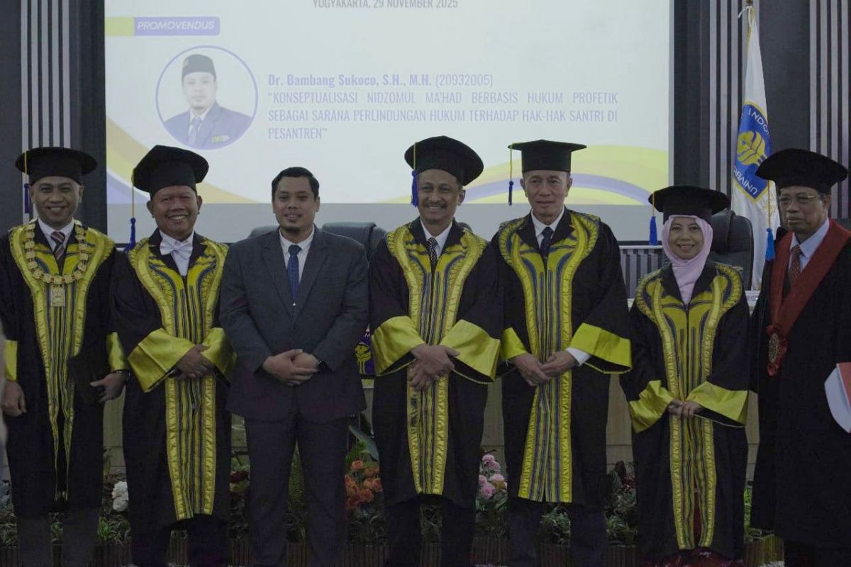 Bambang Sukoco raih Doktor UII, tawarkan konsep Nidzomul Ma'had untuk perlindungan hak santri