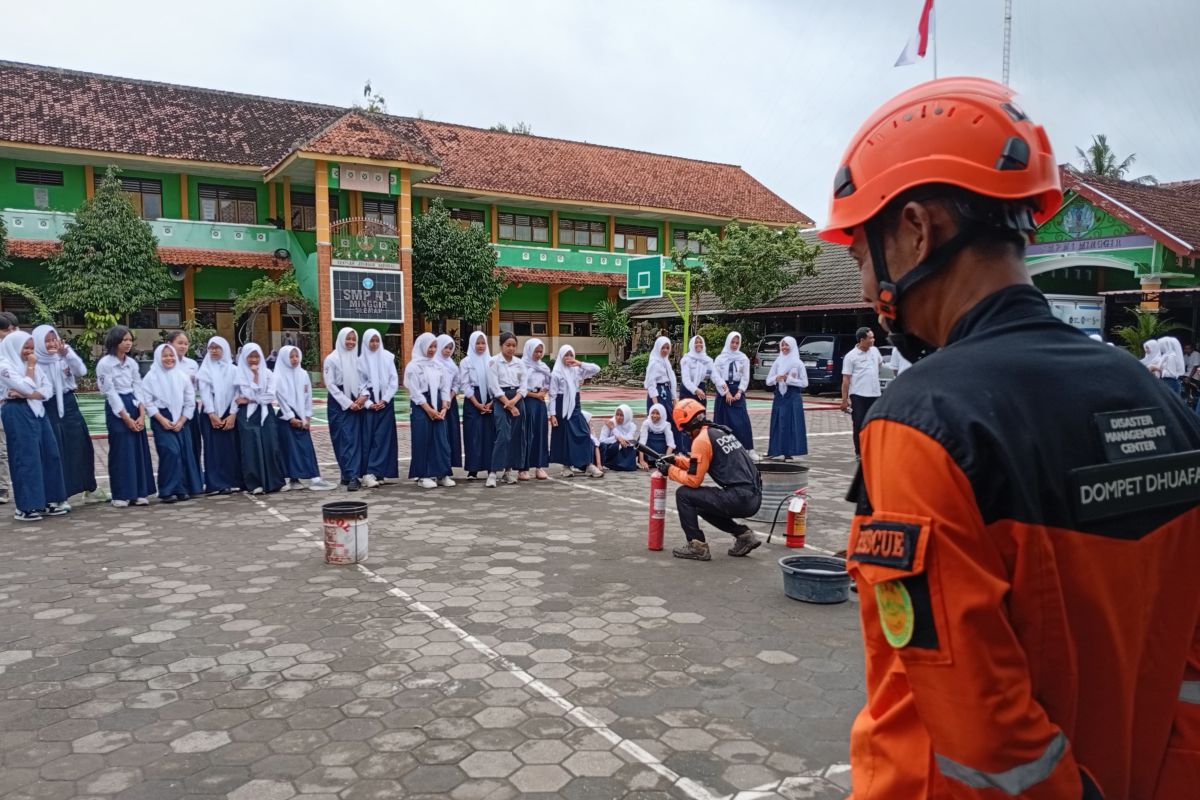SMPN 1 Minggir gelar pelatihan kebencanaan bersama DMC Dompet Dhuafa Yogyakarta