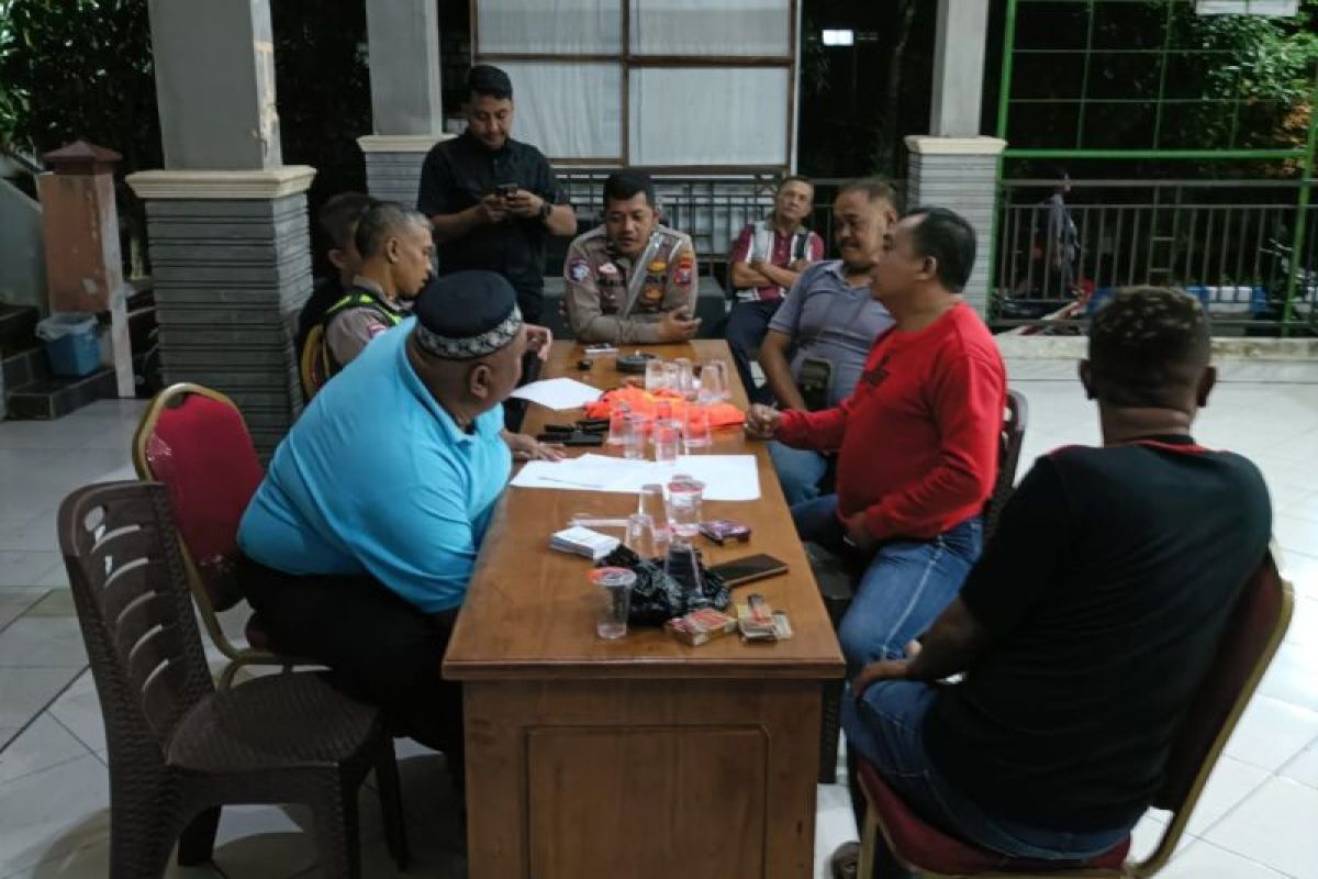 Polres Lamongan beri pembinaan empat pelaku pungli parkir di JLU