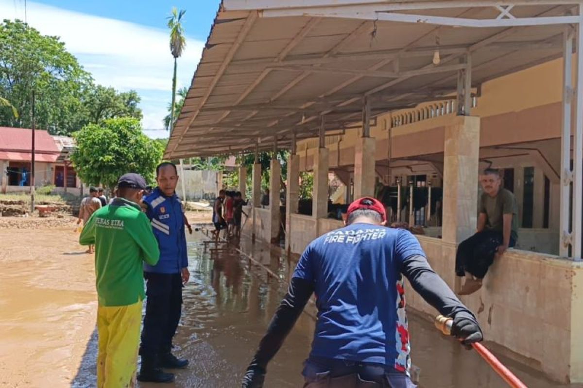 Wali Kota Padang kerahkan seluruh armada untuk percepat pembersihan pascabencana
