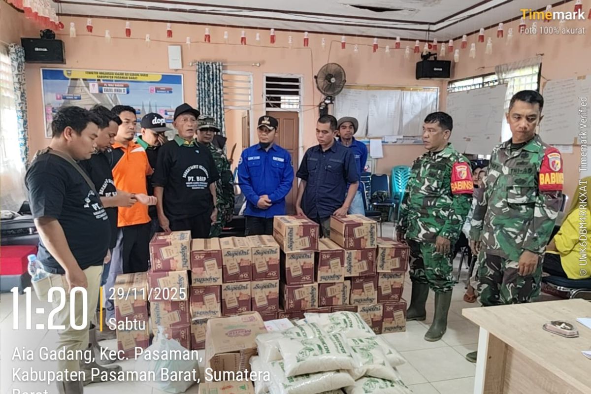PT BSS Pasbar salurkan bantuan sembako ke korban banjir di Aia Gadang