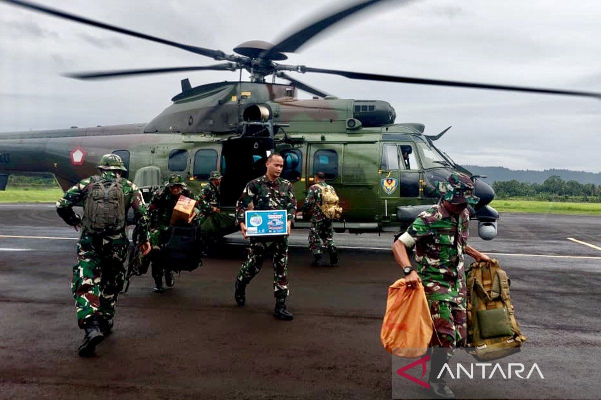 Seskab: 11 heli angkut bantuan ke lokasi bencana di Sumatera