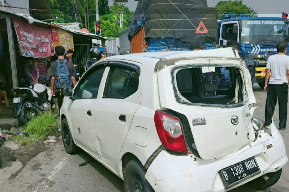 Kecelakaan beruntun 13 kendaraan di Karawang, Dua orang tewas