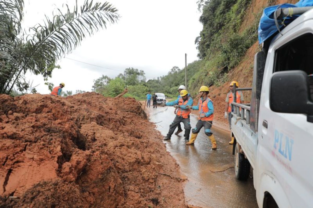 Utamakan keselamatan masyarakat, PLN percepat pemulihan pasokan listrik pascabencana di Sumut