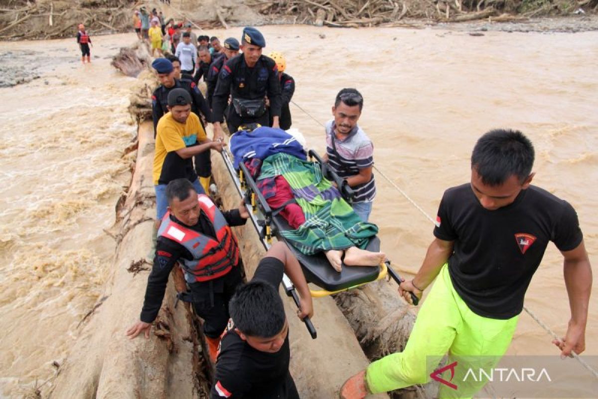 Pusdalops: Korban tewas akibat bencana Sumut bertambah, jadi 298 orang