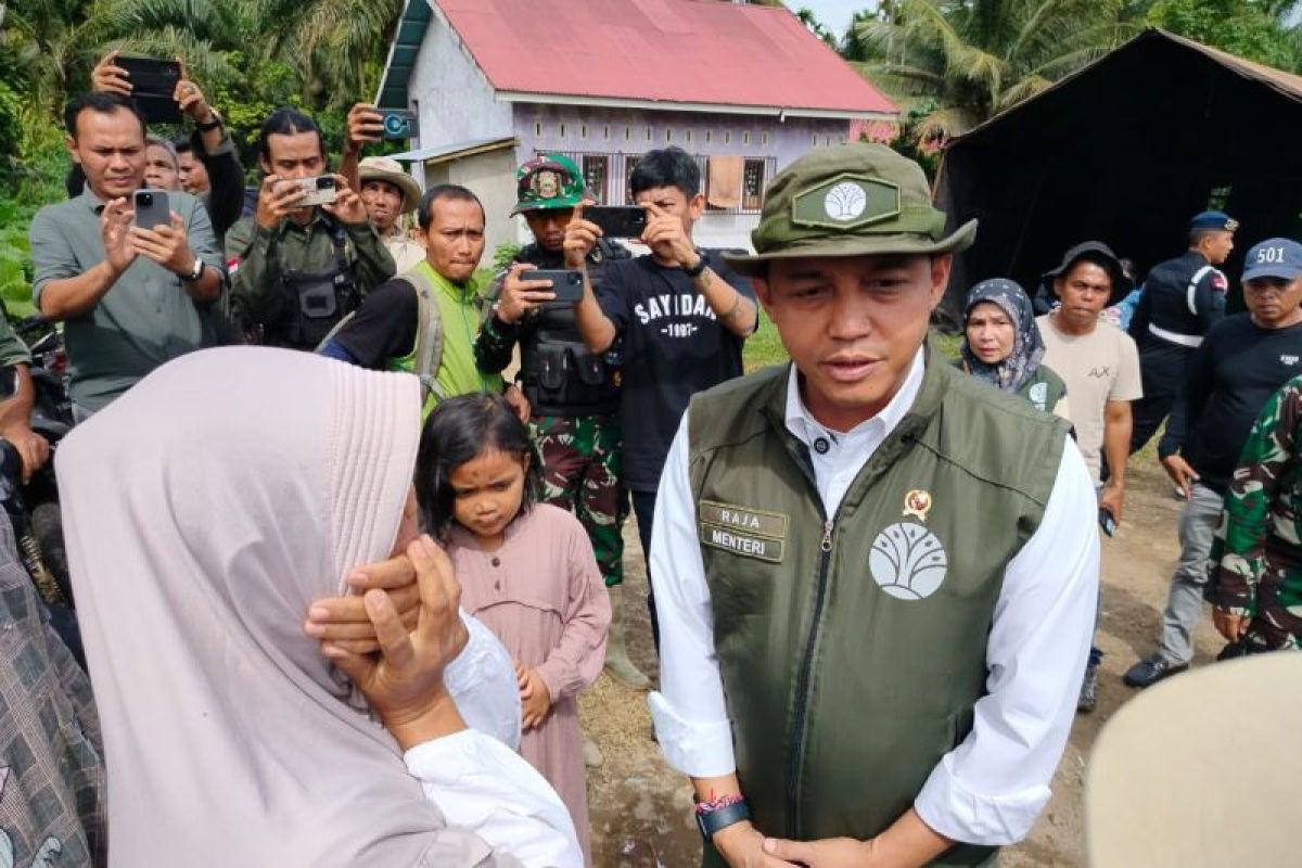 Menteri Kehutanan bantu korban bencana hidrometeorologi di Agam
