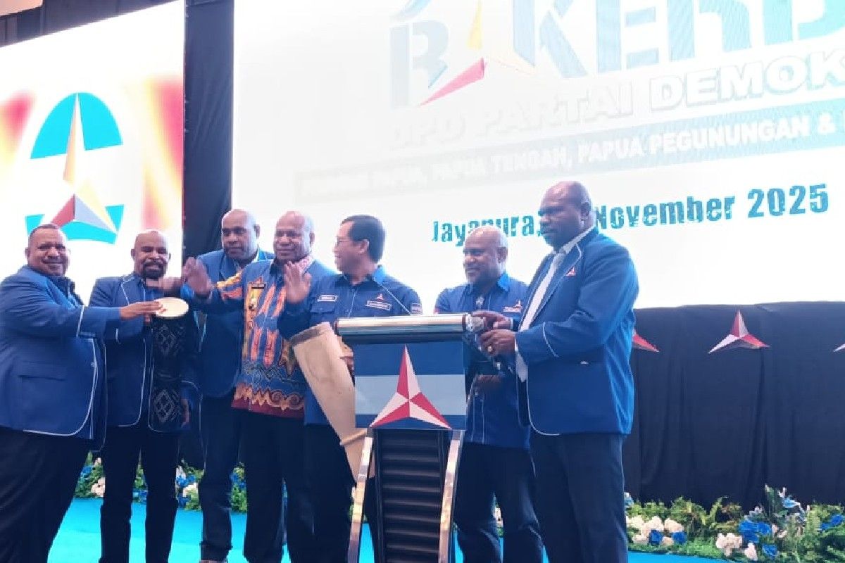 Gubernur Fakhiri minta partai politik wajib kontribusi pada pembangunan Papua