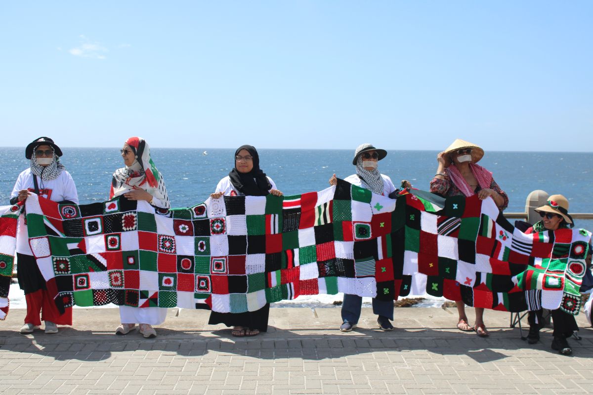 Dukung Palestina, ratusan orang buat rantai manusia di Cape Town