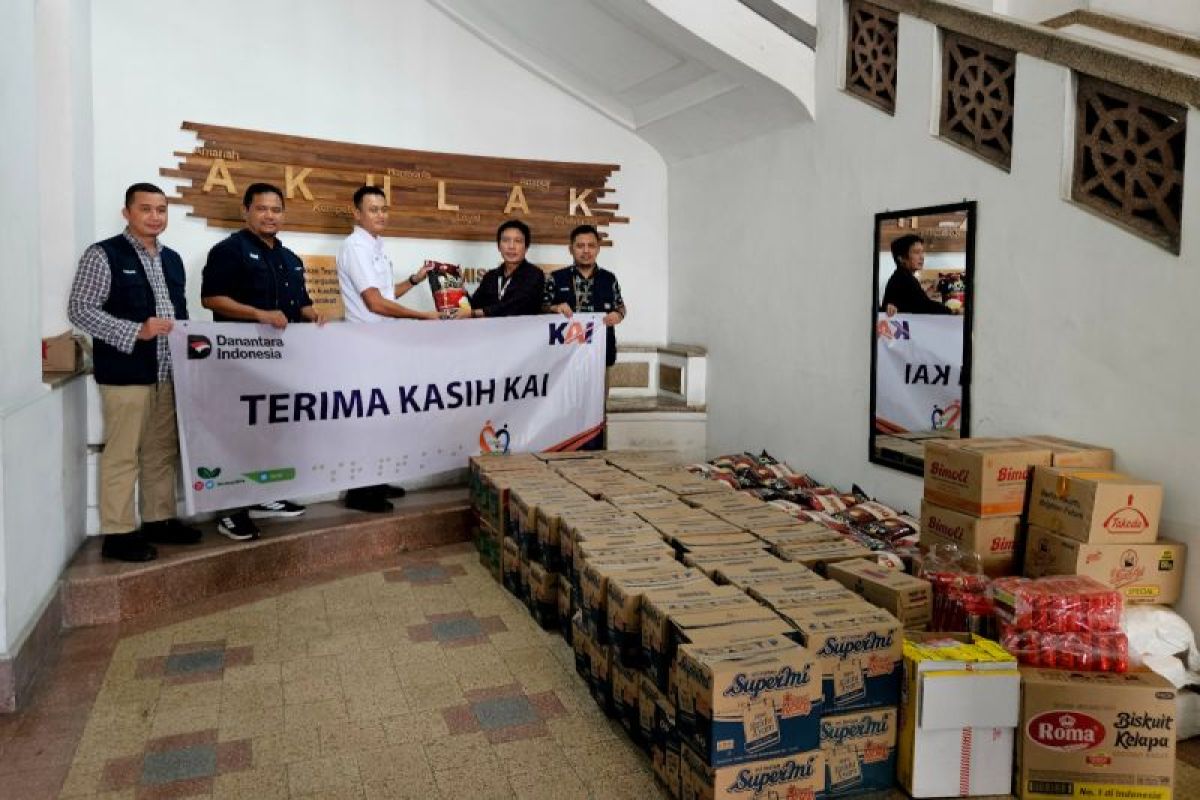 KAI salurkan bantuan kemanusiaan korban bencana di Aceh-Sumatera