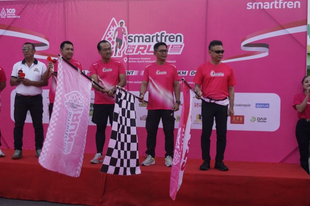 Wali kota lepas 600 peserta SMARTFREN Fun Run Pontianak 2025
