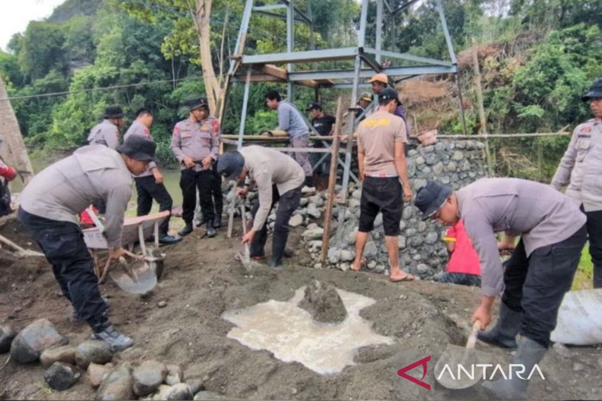 Polri bangun jembatan akses di Sulsel respons perintah Prabowo