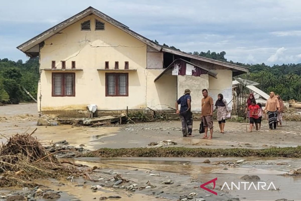 32 SD di Aceh Barat terendam banjir, dua sekolah rusak berat