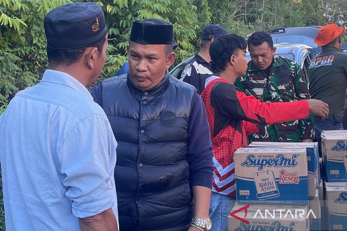Anggota DPRA salurkan bantuan korban banjir bandang di Beutong Ateuh Nagan Raya