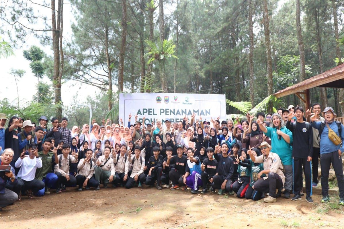 PLTU Batang-DLHK Jateng tanam 500 bibit pohon