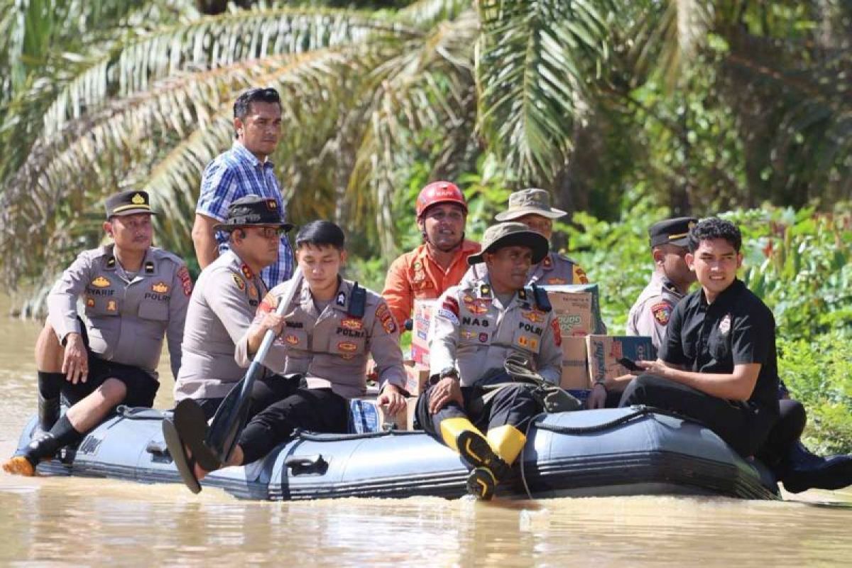 Polres Aceh Selatan salurkan bantuan korban banjir