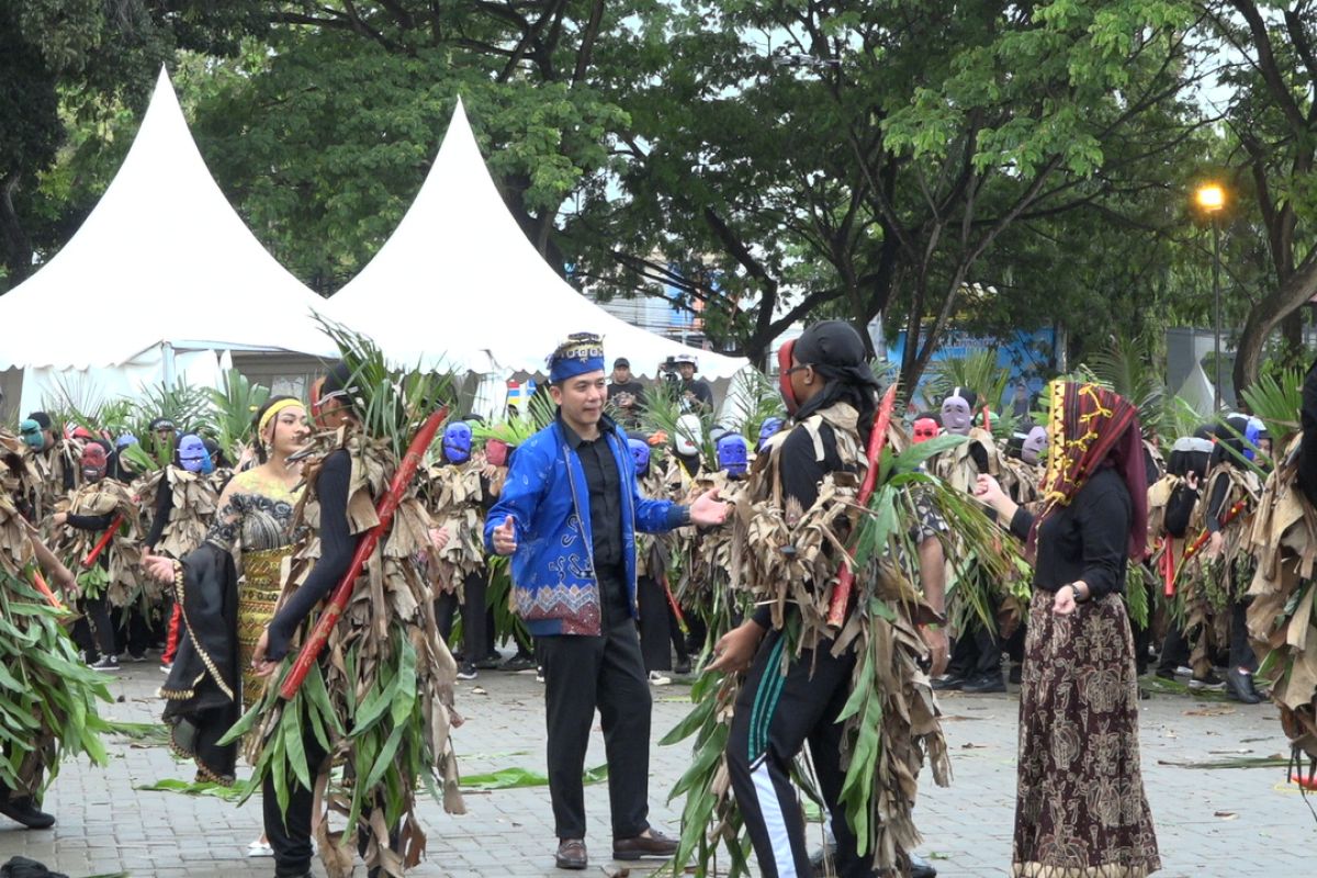 Tari Tuping 12 Wajah Lamsel Fast 2025 pecahkan rekor MURI