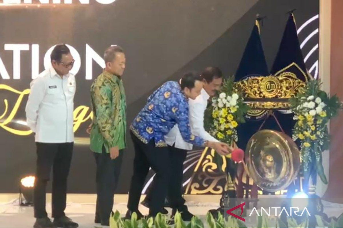 Imigrasi Surakarta buka layanan keimigrasian di pusat perbelanjaan modern di Solo