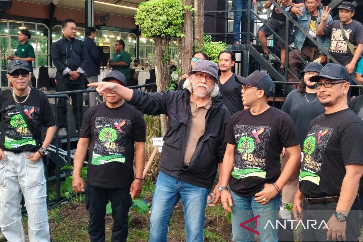 Iwan Fals tanam jati mas jelang konser di Sukoharjo
