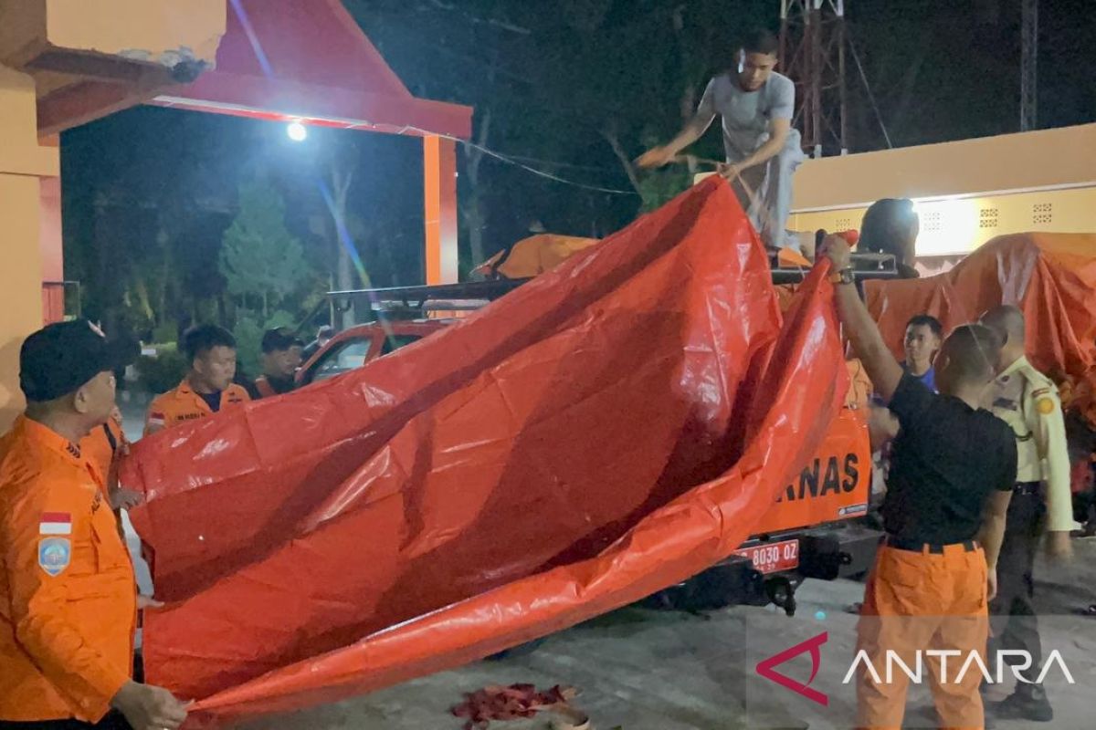 Personel SAR Palembang diterjunkan bantu evakuasi korban banjir bandang di Sumatera Barat