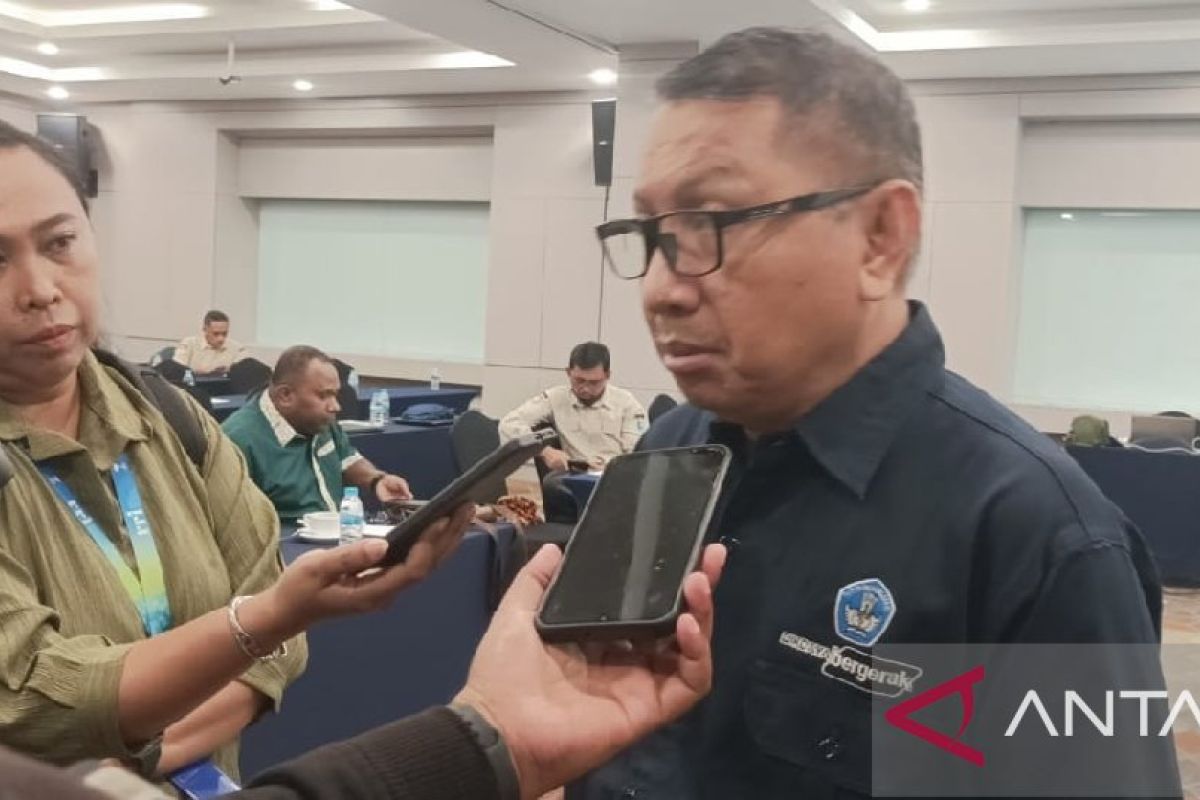 Dinas Pendidikan Biak Numfor minta orang tua awasi anak bermain dengan konten medsos