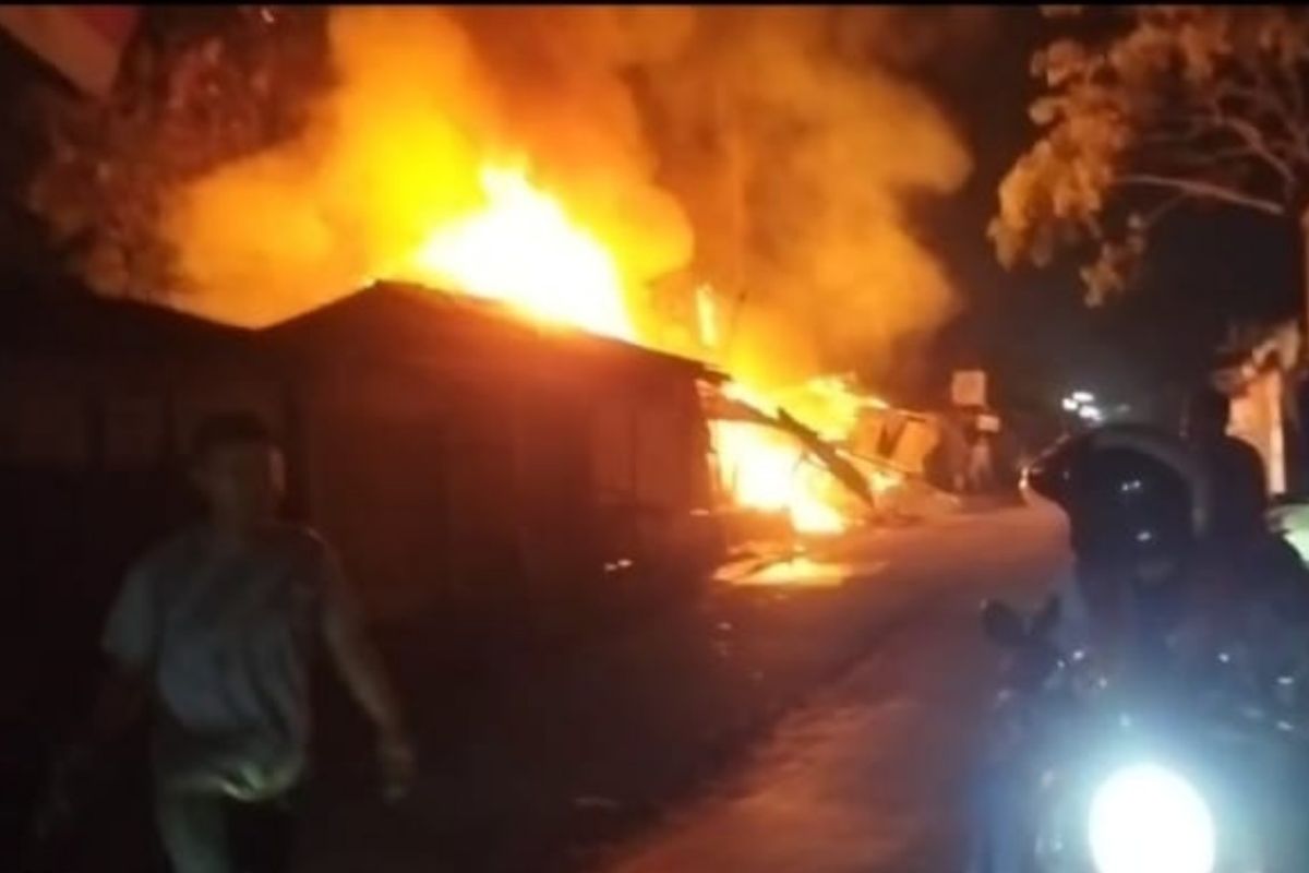 Polisi Serang selidiki penyebab kebakaran enam kios di Kibin