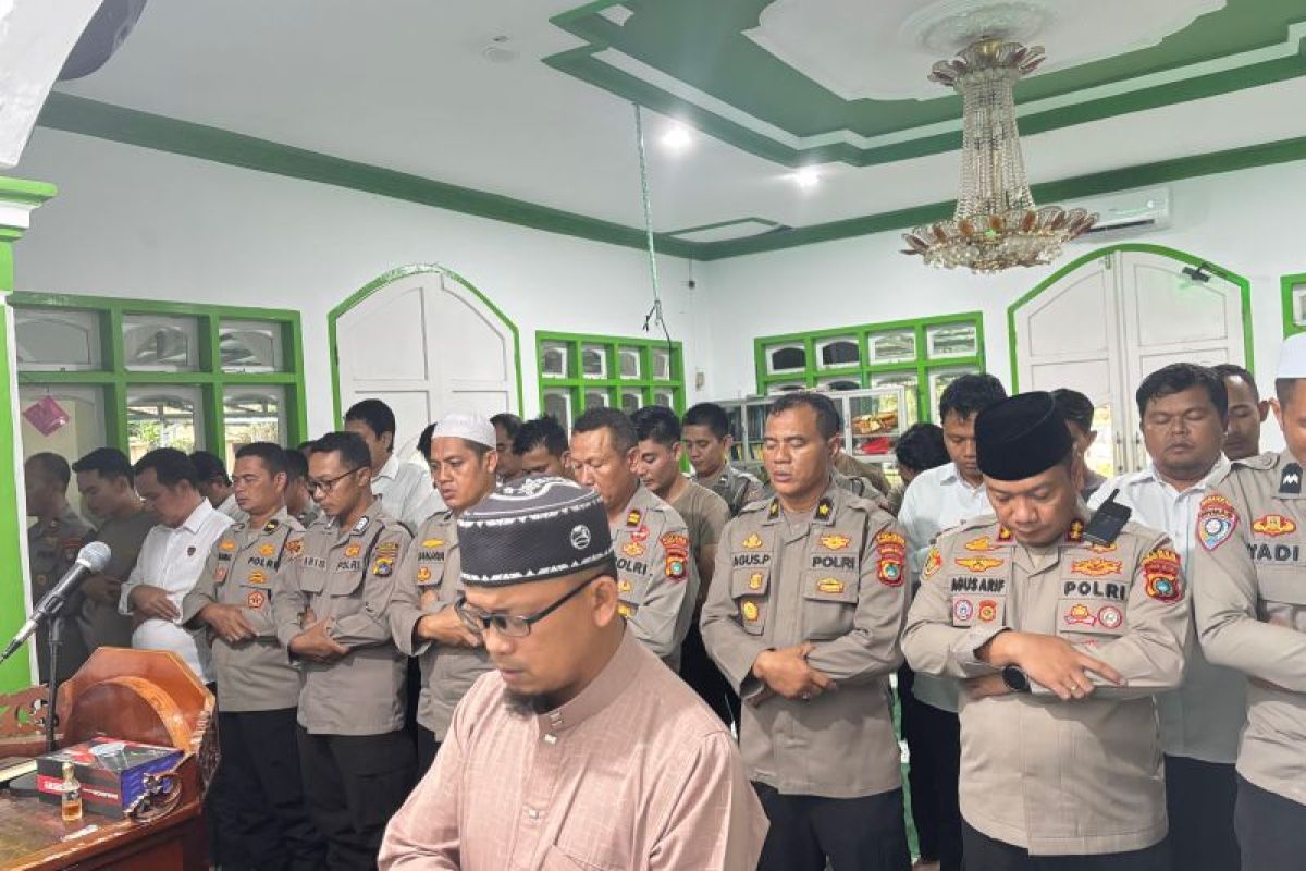 Polres Bangka Selatan gelar shalat ghaib-doa bersama untuk korban bencana alam di Sumatera