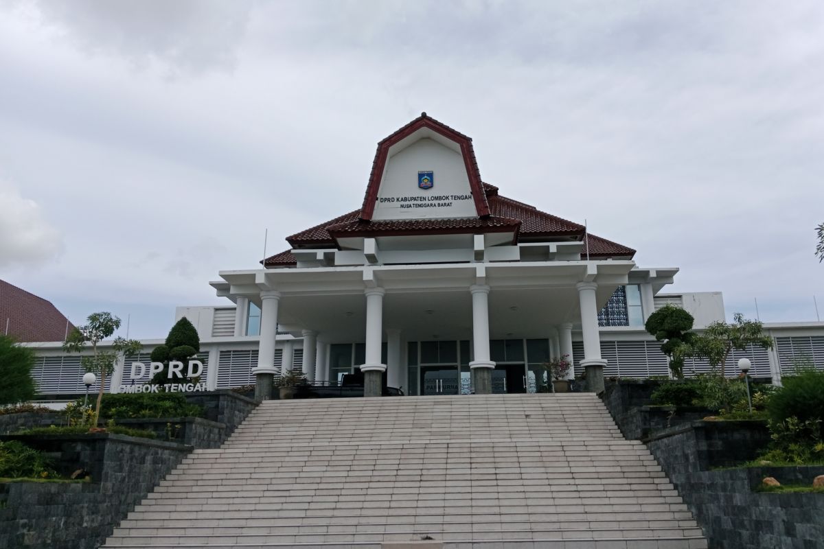 Dono Kasino Indro dilantik jadi anggota DPRD Lombok Tengah 2024-2029