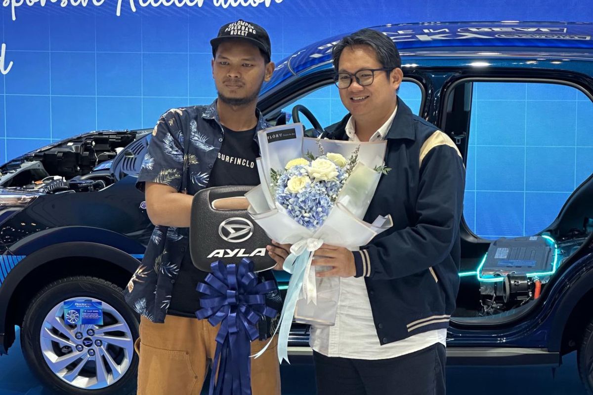 PT ADM resmi serahkan hadiah Ayla modifikasi kepada pemenang beruntung