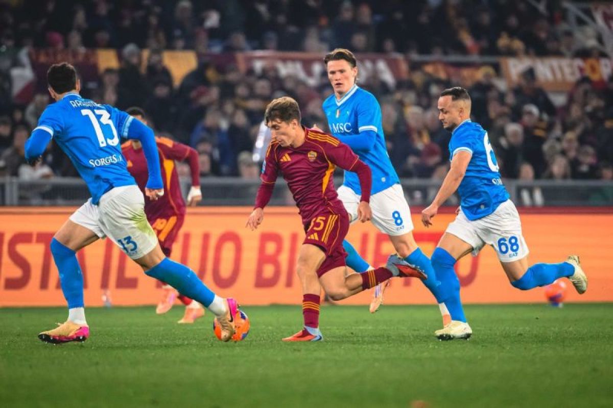 Takluk dari Napoli, AS Roma gagal kembali ke puncak klasemen