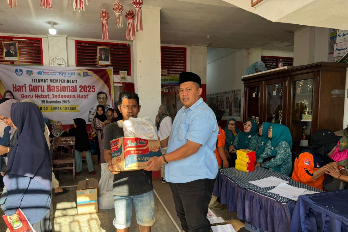 BP3MI Sumbar serahkan bantuan kepada korban banjir di Pauh Kota Padang