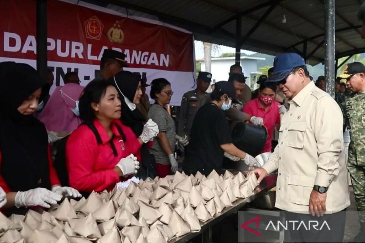 Prabowo sebut kapal mulai sandar di Sibolga, Hercules tiap hari angkut bantuan bencana