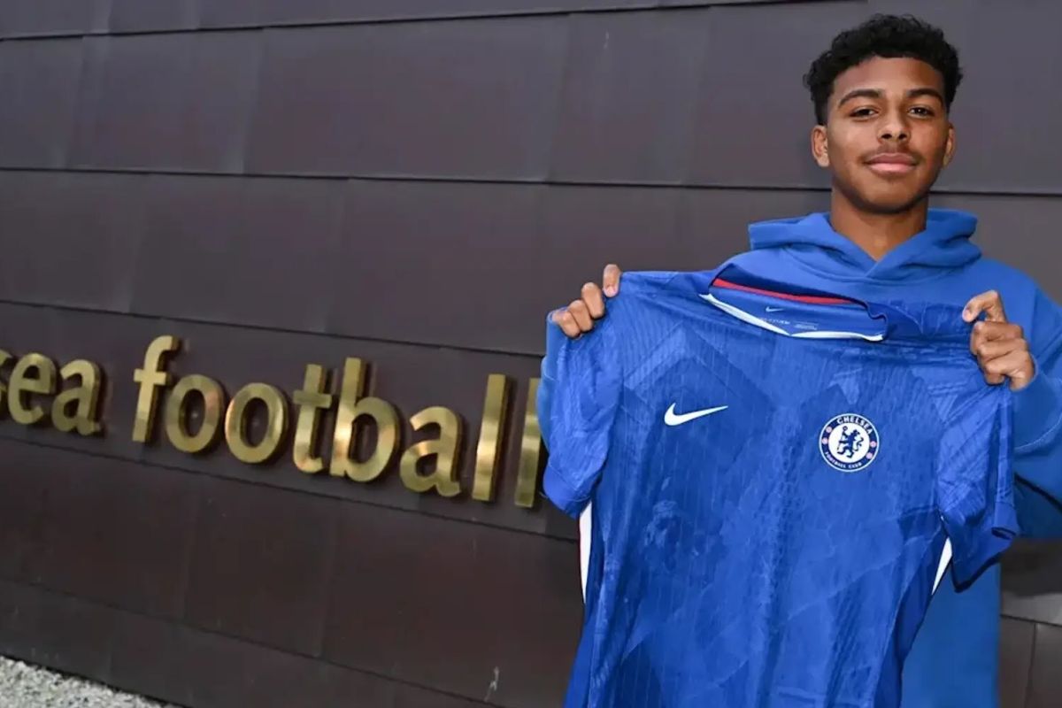 Putra Thiago Silva resmi teken kontrak profesional bersama Chelsea