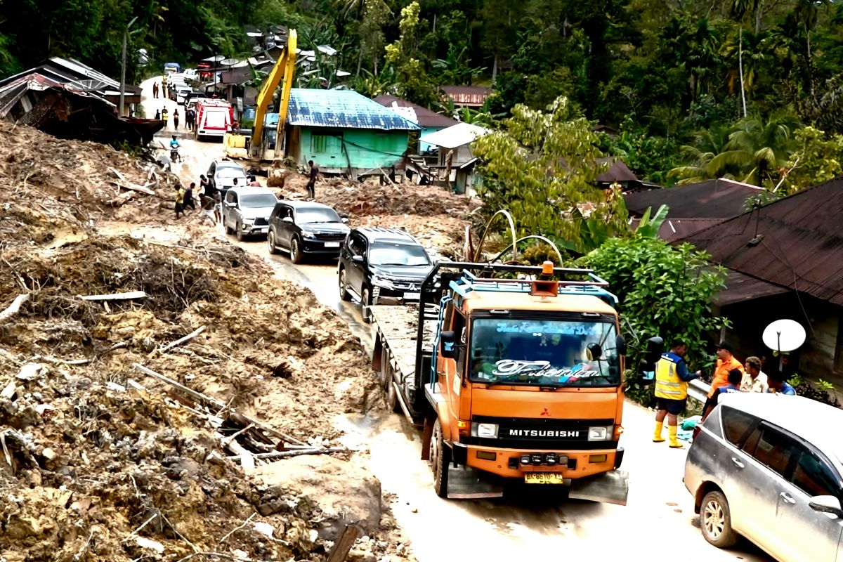 RI Govt restores key routes to speed aid after Sumatra floods