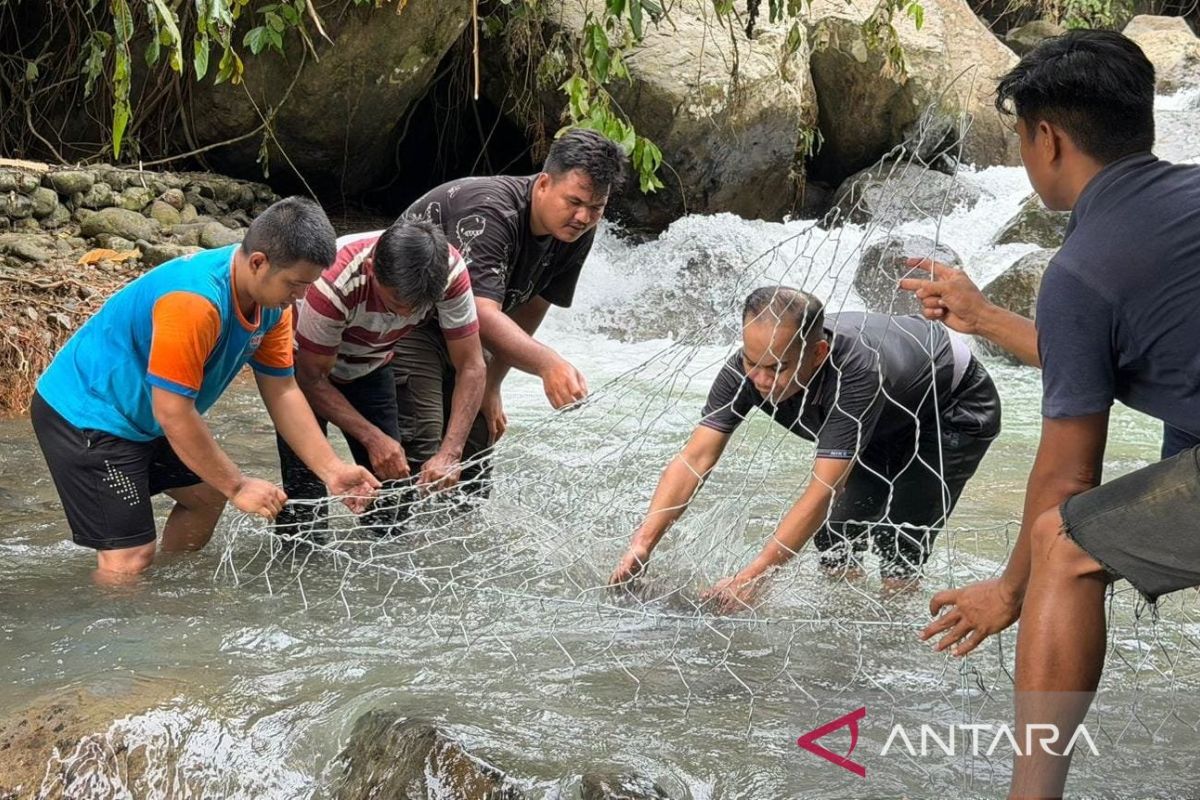 Sejumlah 'intake' air baku PDAM Padang Pariaman rusak dihantam banjir