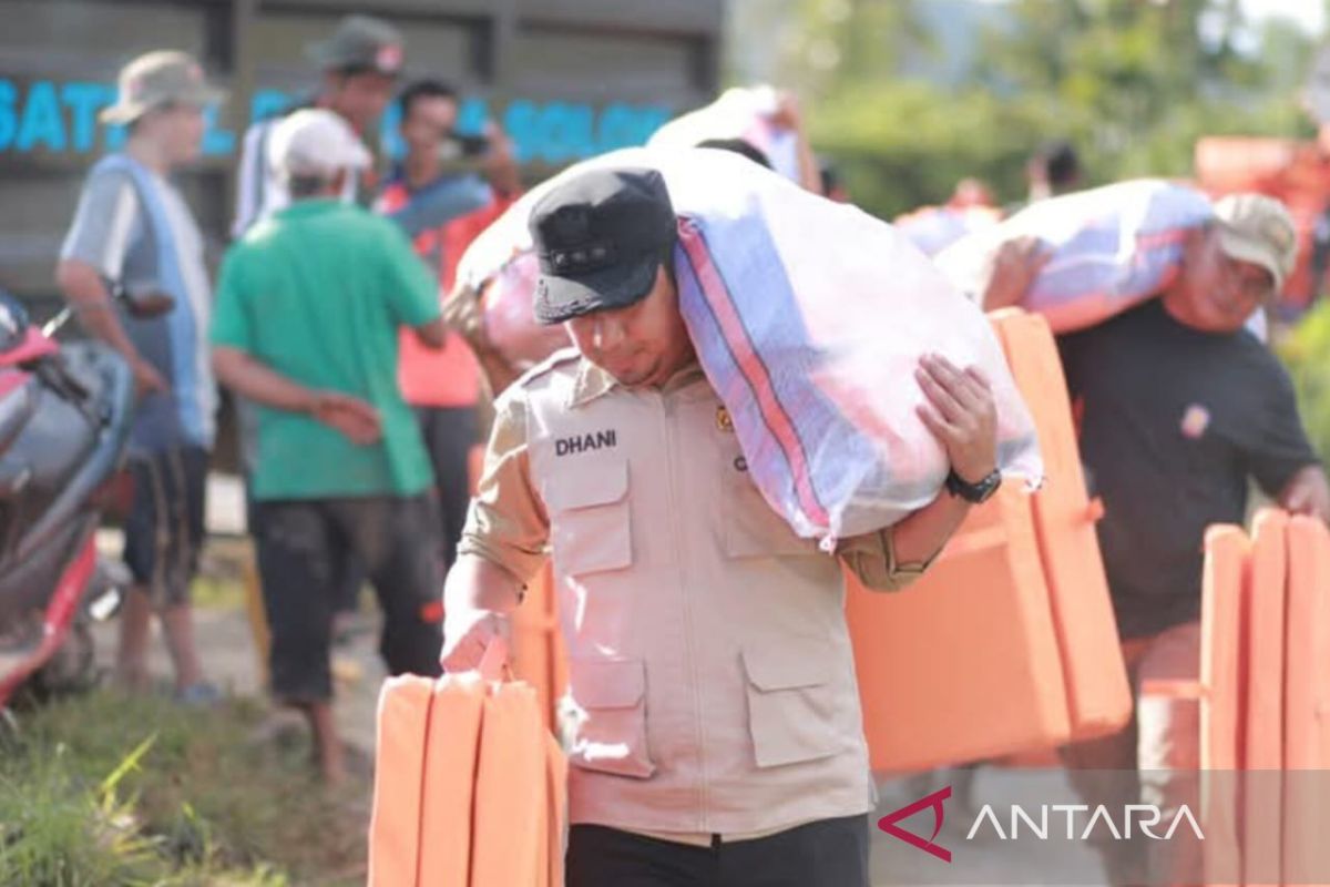 Wako Solok salurkan bantuan BNPB untuk warga terdampak banjir