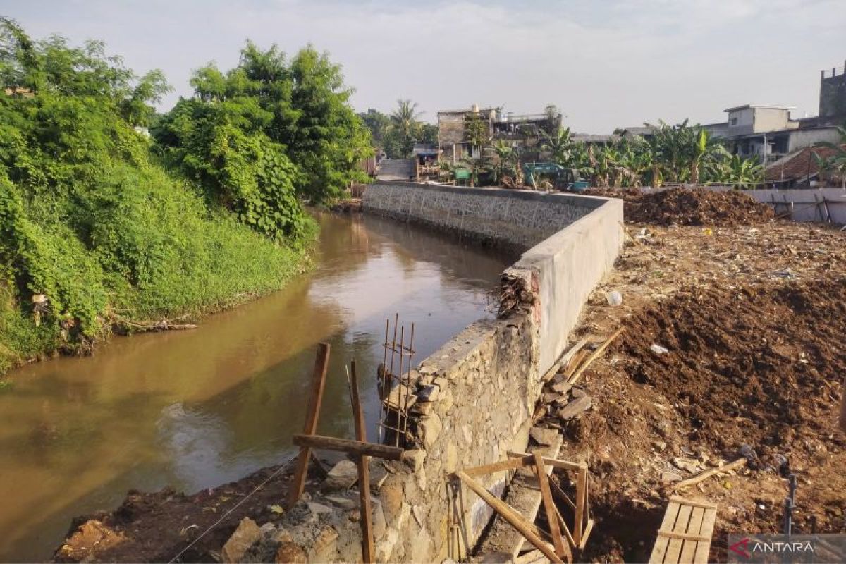 Pembangunan turap Kali Krukut Jalan NIS ditarget selesai Desember 2025